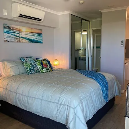 Alex Heads Beachfront Resort King Bed Studio Room Alexandra Headland Exterior photo