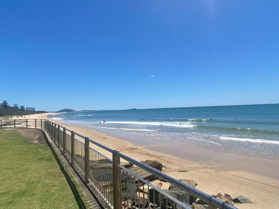 Alex Heads Beachfront King Bed * Alexandra Headland