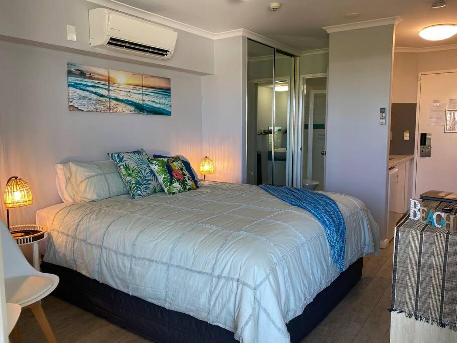Alex Heads Beachfront King Bed Alexandra Headland