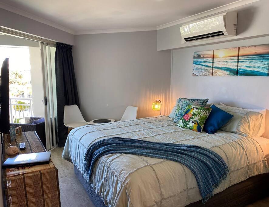Alex Heads Beachfront King Bed *
